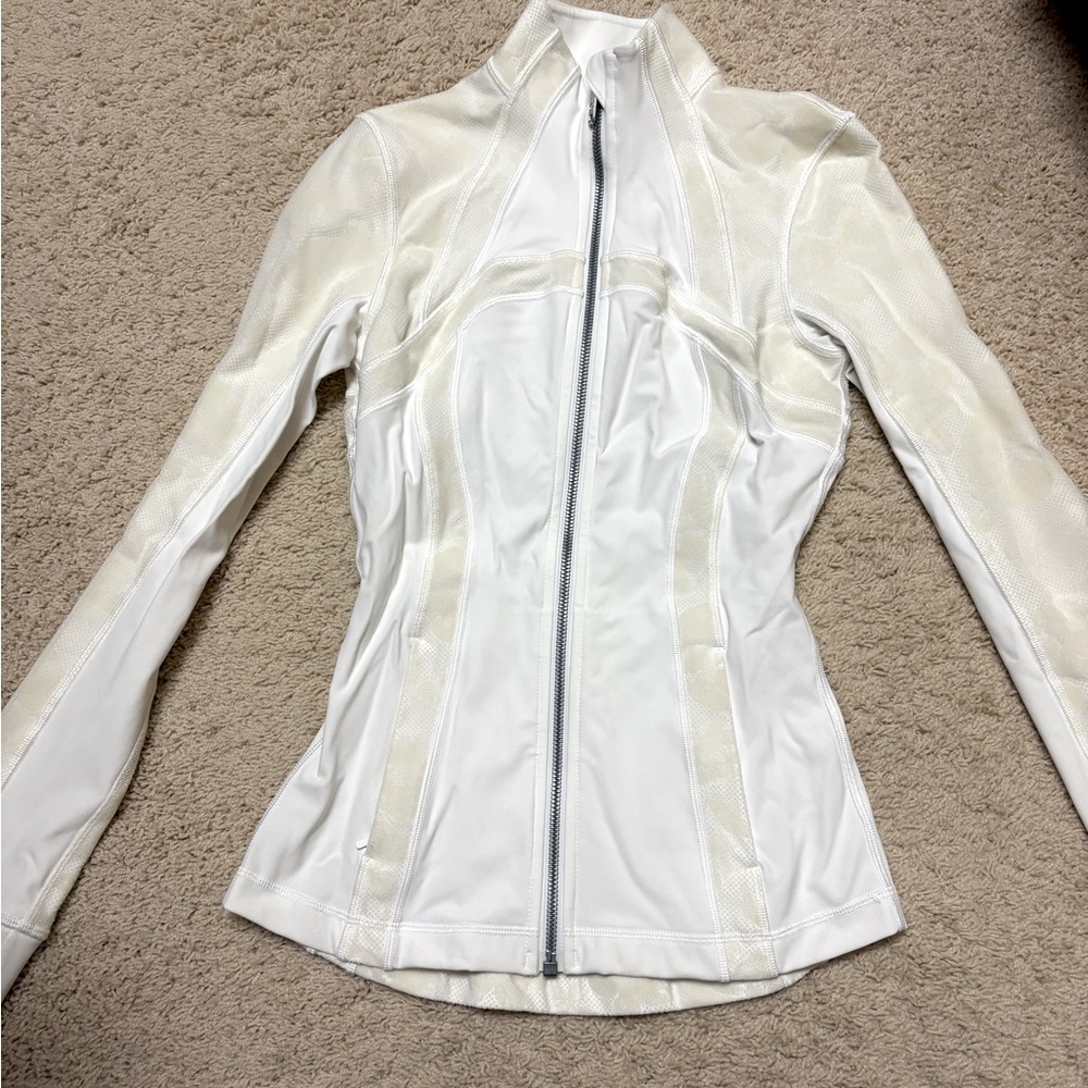Lululemon size 2 fitted jacket.